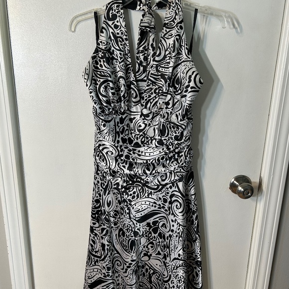 Silver and Black print halter - Picture 2 of 8